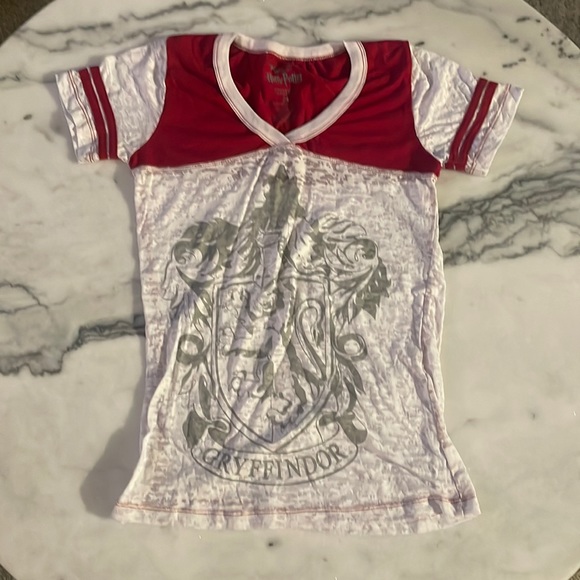 Harry Potter Gryffindor Crest T-Shirt - Picture 4 of 7